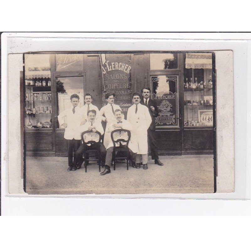 A LOCALISER : photo collée sur cpa du salon de coiffure Lercher (coiffeur) - très bon état