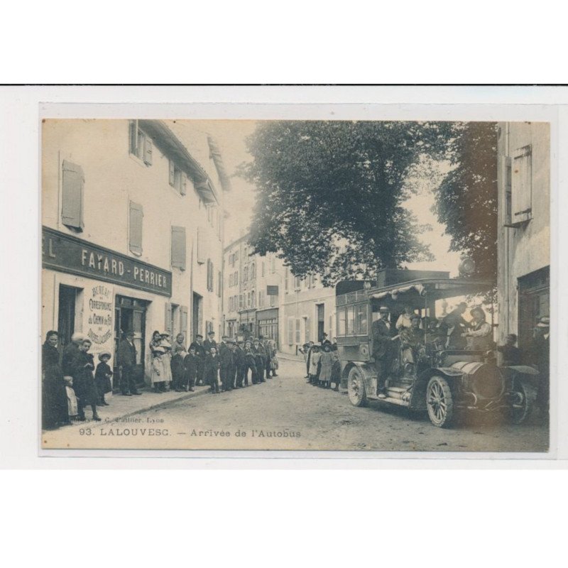 LA LOUVESC - Arrivée de l'autobus - très bon état