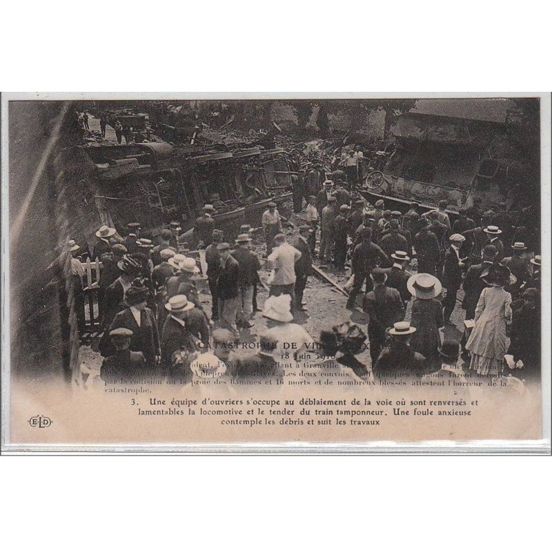 VILLEPREUX LES CLAYES : 18 juin 1910 - une équipe d'ouvriers s'occupent au déblaiement - très bon état