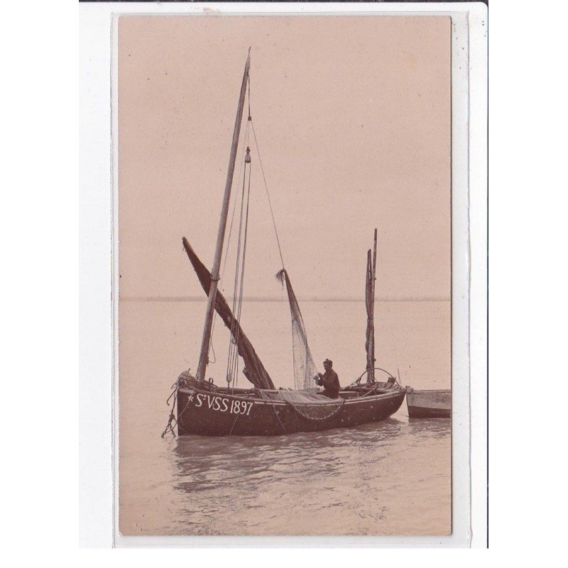 SAINT VALERY SUR SOMME : carte photo d'un bateau - retour de pêche - très bon état SAINT VALERY SUR SOMME : carte photo d'un bateau - retour de pêche - très bon état
