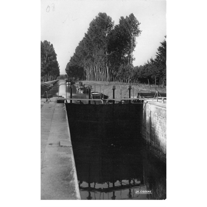VOUZIERS - Le Canal des Ardennes et l'Ecluse - très bon état