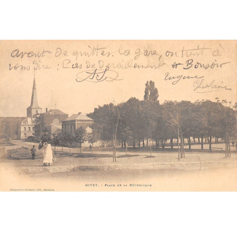GIVET - Place de la République - très bon état
