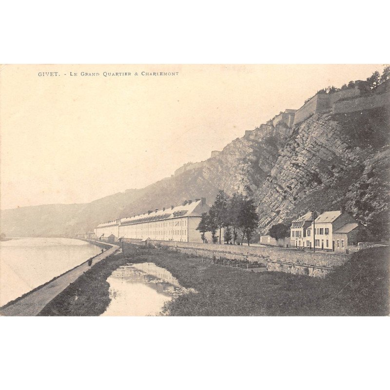GIVET - Le Grand Quartier et Charlemont - très bon état