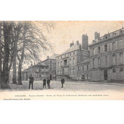MEZIERES - Place d'Armes - Hotel de Ville et Trésorerie générale des Ardennes (1902) - très bon état