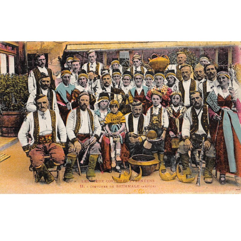Les Vieux Costumes Pyrénéens - Costumes de BETHMALE - très bon état