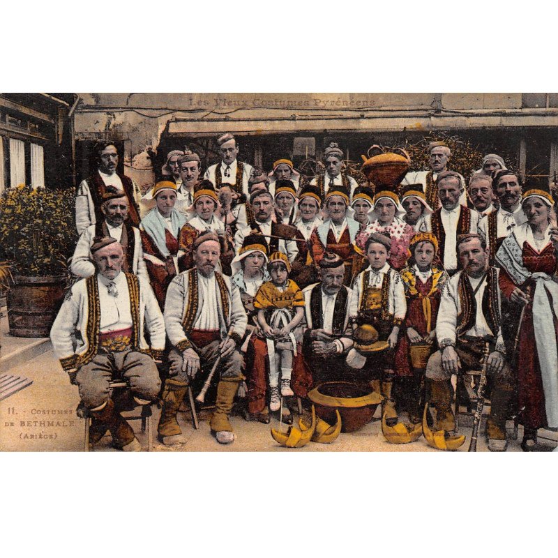 Costumes de BETHMALE - très bon état