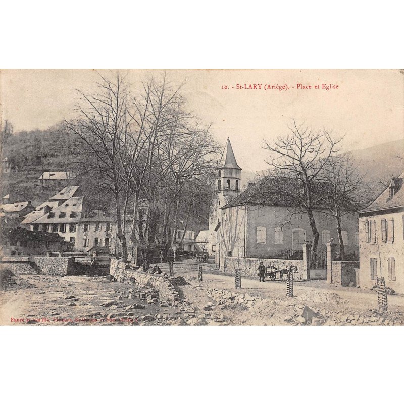 SAINT LARY - Place et Eglise - état