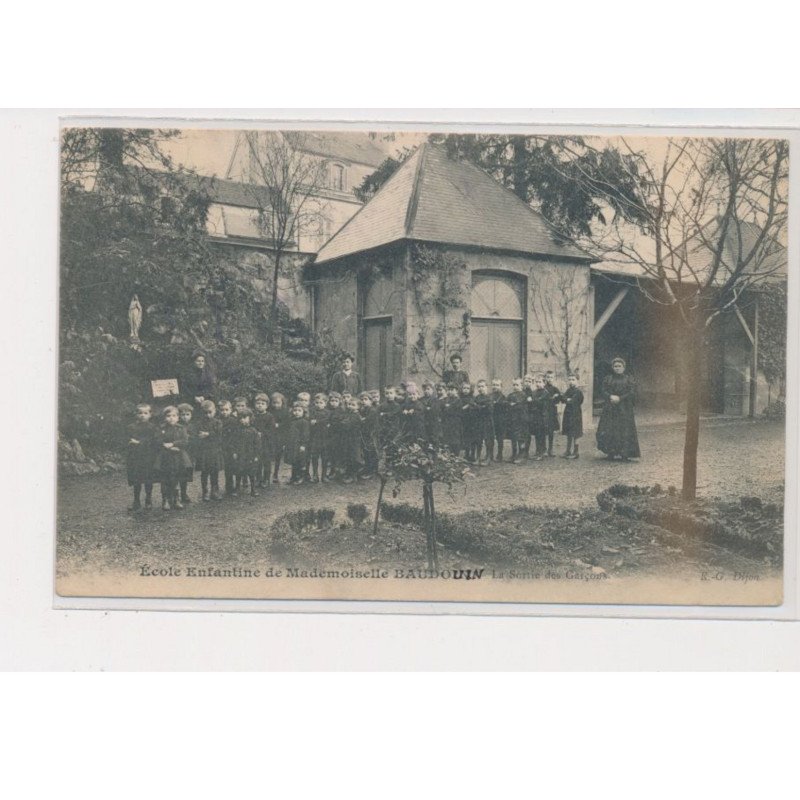 DIJON - Ecole enfantine de Mademoiselle Baudouin - La sortie des garçons - très bon état