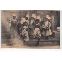 AUXERRE : retraite illuminée de 1908 - bouquetière - très bon état