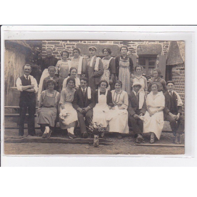 ROSTRENEN : carte photo d'un groupe de personnes - très bon état