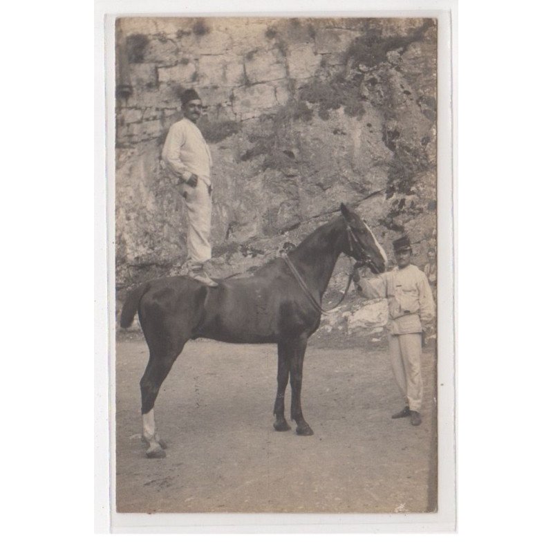 VIENNE (environs) : carte photo de militaires (accrobate - cheval - carrières) - très bon état