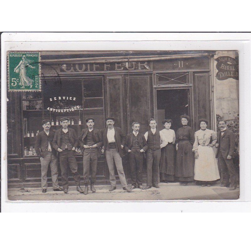 A localiser (cachet de départ ...en Brie) : carte photo d'un salon de coiffure (coiffeur) - très bon état
