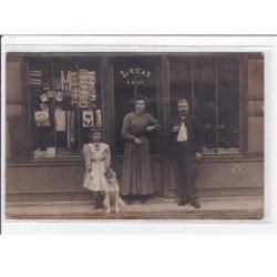 BU : carte photo de la cordonnerie LUCAS (anciennement GEOSSIN) - vente de cartes postales - très bon état