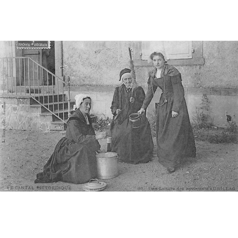 Une Laitière des environs d'AURILLAC - très bon état