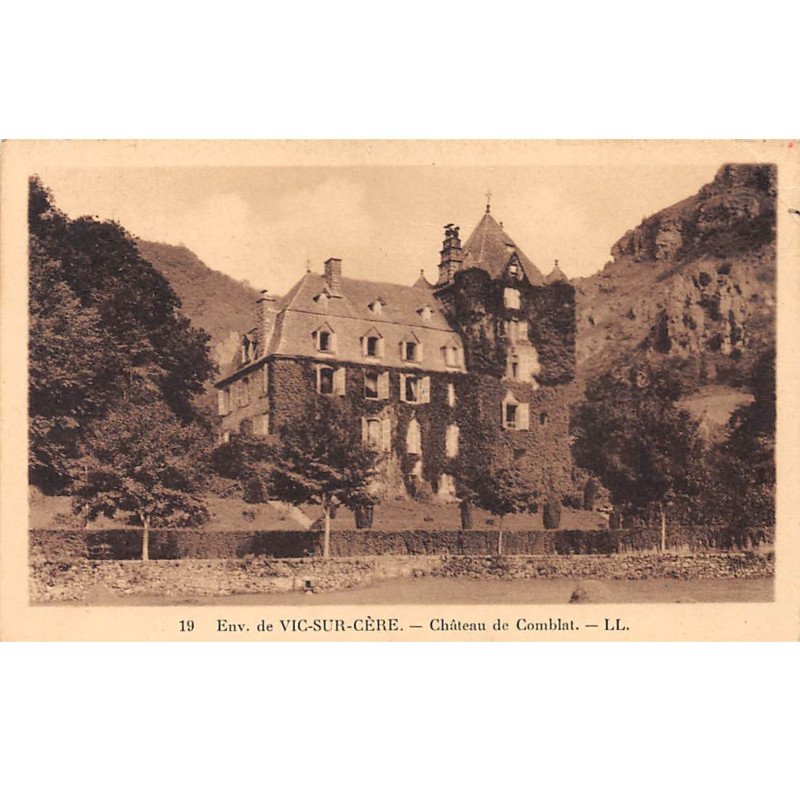 Environs de VIC SUR CERE - Château de COMBLAT - très bon état