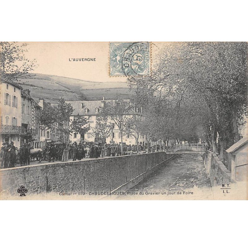 CHAUDESAIGUES - Place du Gravier un jour de Foire - très bon état