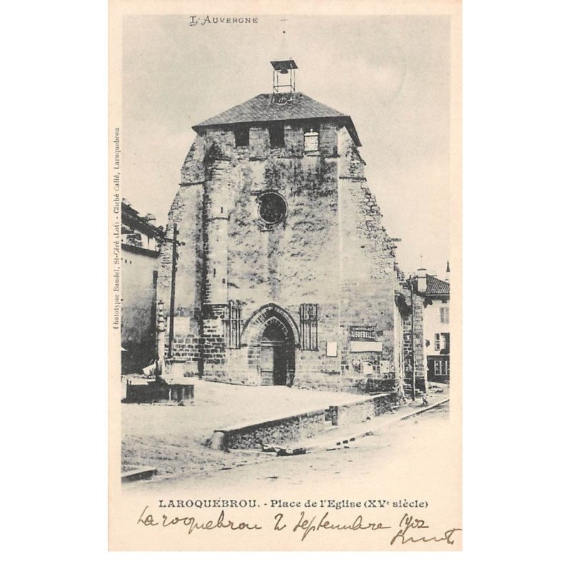 LAROQUEBROU - Place de l'Eglise - très bon état