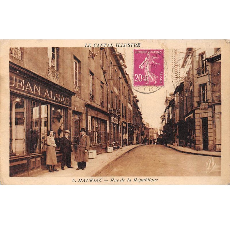 MAURIAC - Rue de la République - très bon état