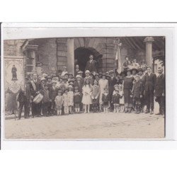 FONTAINEBLEAU : carte photo de la confrerie de Saint Fiacre - état (carte coupée en haut)