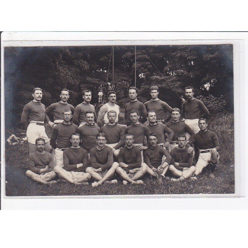 JOINVILLE LE PONT : carte photo d'athletes à l'école normale de gymnastique et d'escrime (sports) - très bon état