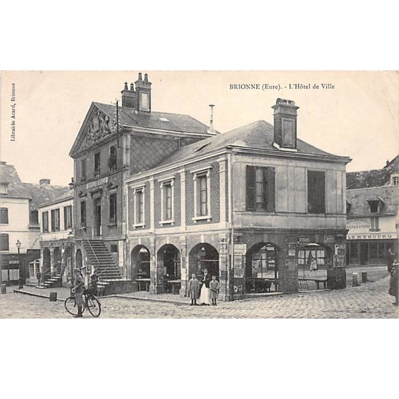 BRIONNE - L'Hôtel de Ville - très bon état