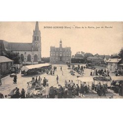 BOURG AHCARD - Place de la Mairie, jour du Marché - très bon état