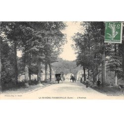 LA RIVIERE THIBOUVILLE - L'Avenue - très bon état