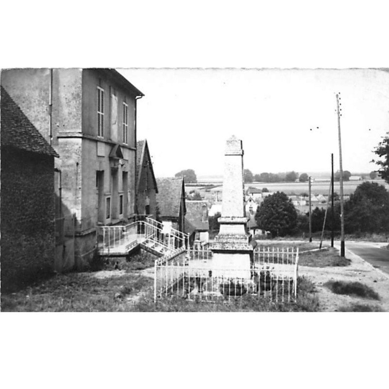 NOYERS - La Mairie - très bon état