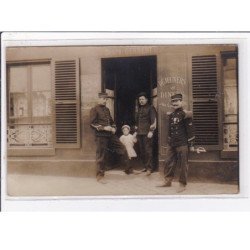 VERSAILLES : carte photo de militaires devant le restaurant Désiré GERBERT - très bon état