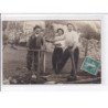 A LOCALISER : carte photo d'un groupe d'hommes travaillant à la création d'une barrière (bois - hache) - état