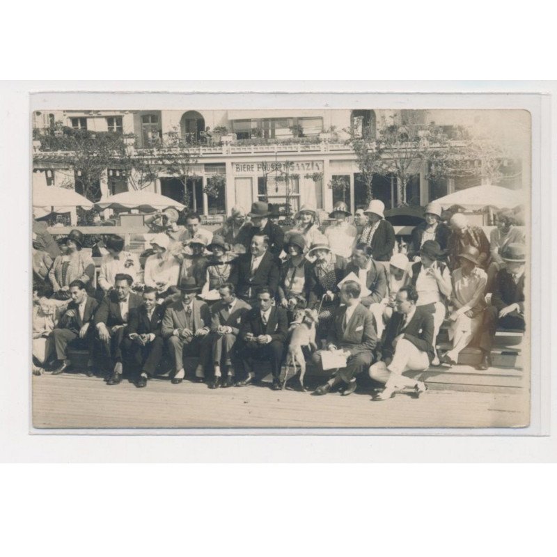 TROUVILLE - carte photo - regroupement devant Bière Saazia - très bon état