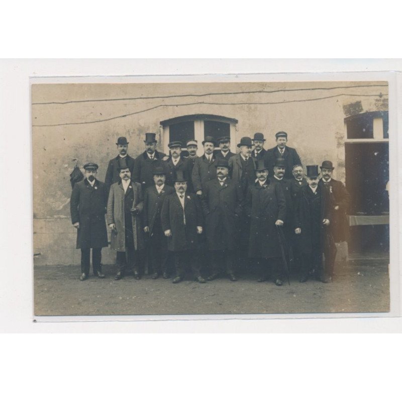 SAVIGNY SUR  BRAYE - Carte photo - Hommes - très bon état