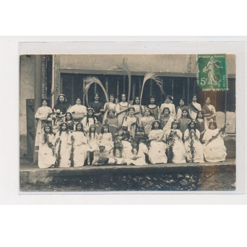 BONNY SUR LOIRE - Carte photo - Groupe de femmes costumées - très bon état