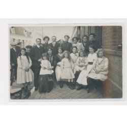 Carte Photo - Photo Millecamps - Rosendael - Groupe d'hommes, femmes et enfants - très bon état
