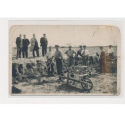 PERPIGNAN - Carte photo - Photo A. DURAN - Hommes au travail - pelles et brouettes - état