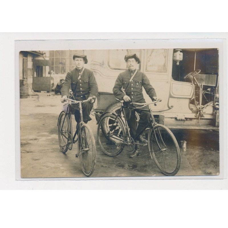 LYON - carte photo - Militaires a  vélo - automobile - très bon état