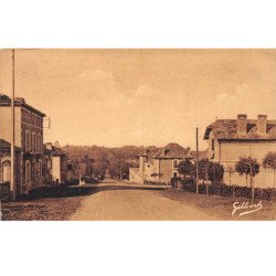 SAINT MAURICE DES LIONS - Route Nationale, la Poste et le Groupe Scolaire - très bon état