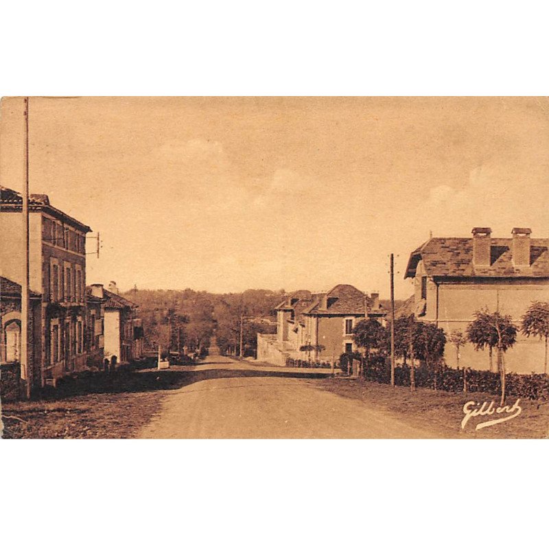 SAINT MAURICE DES LIONS - Route Nationale, la Poste et le Groupe Scolaire - très bon état