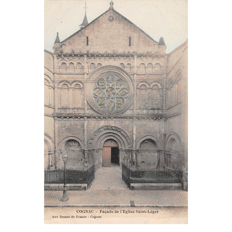 COGNAC - Façade de l'Eglise Saint Léger - très bon état