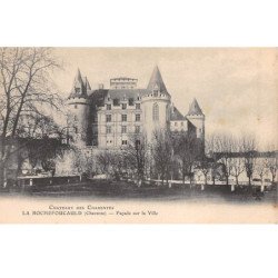 LA ROCHEFOUCAULD - Façade sur la Ville - très bon état