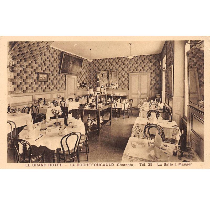 LA ROCHEFOUCAULD - Le Grand Hotel - La Salle à manger - très bon état