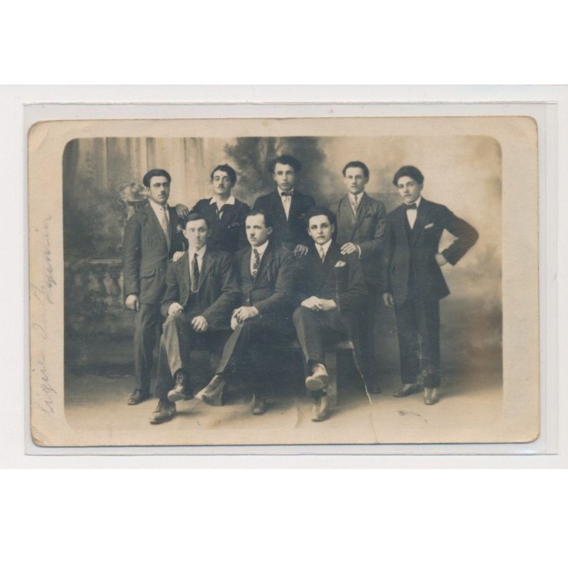 Carte photo - Groupe hommes posant - état