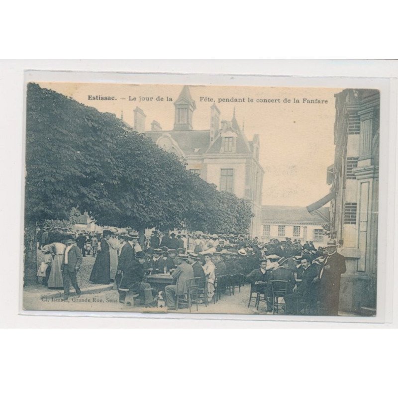 ESTISSAC - Le jour de la fête pendant le concert de la fanfare - état