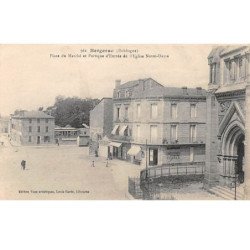 BERGERAC - Place du Marché et Portique d'Entrée de l'Eglise Notre Dame - très bon état