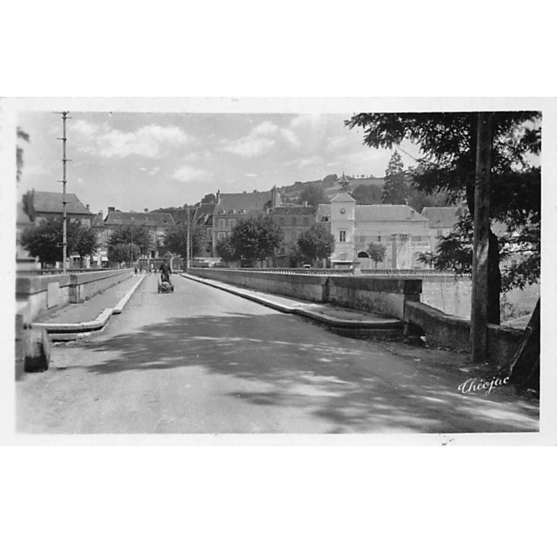 LE BUGUE - Avenue du Pont - très bon état