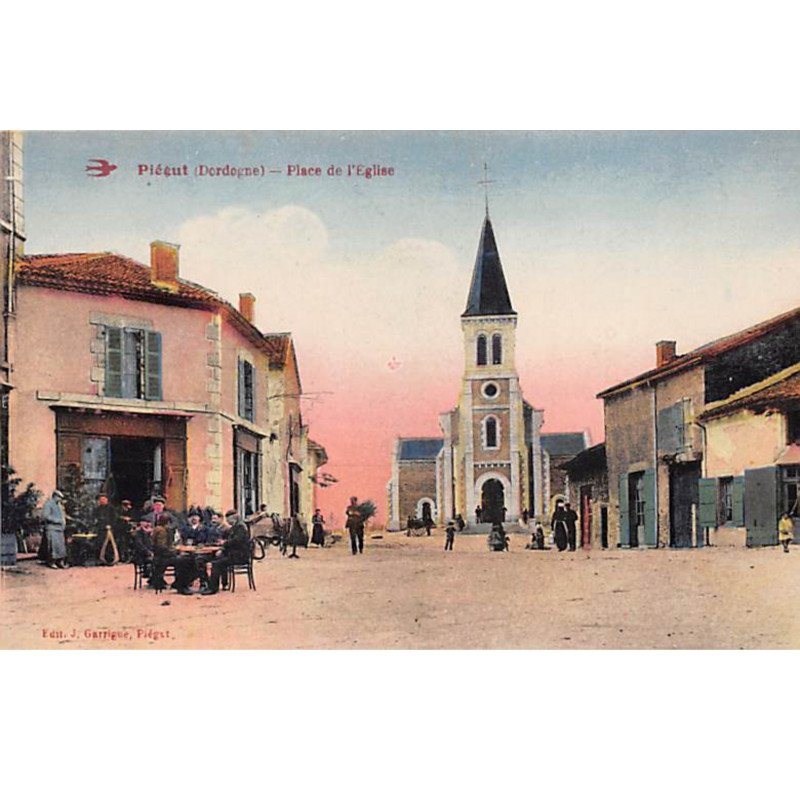 PIEGUT - Place de l'Eglise - très bon état
