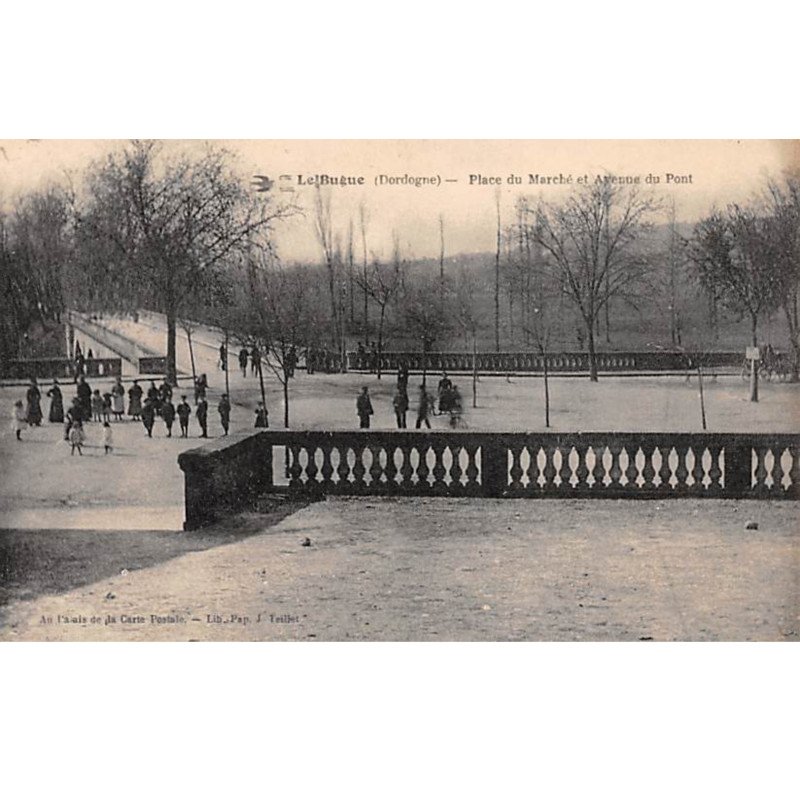 LE BUGUE - Place du Marché et Avenue du Pont - très bon état
