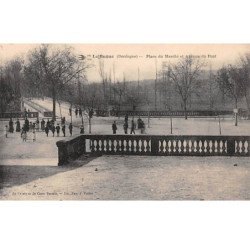 LE BUGUE - Place du Marché et Avenue du Pont - très bon état