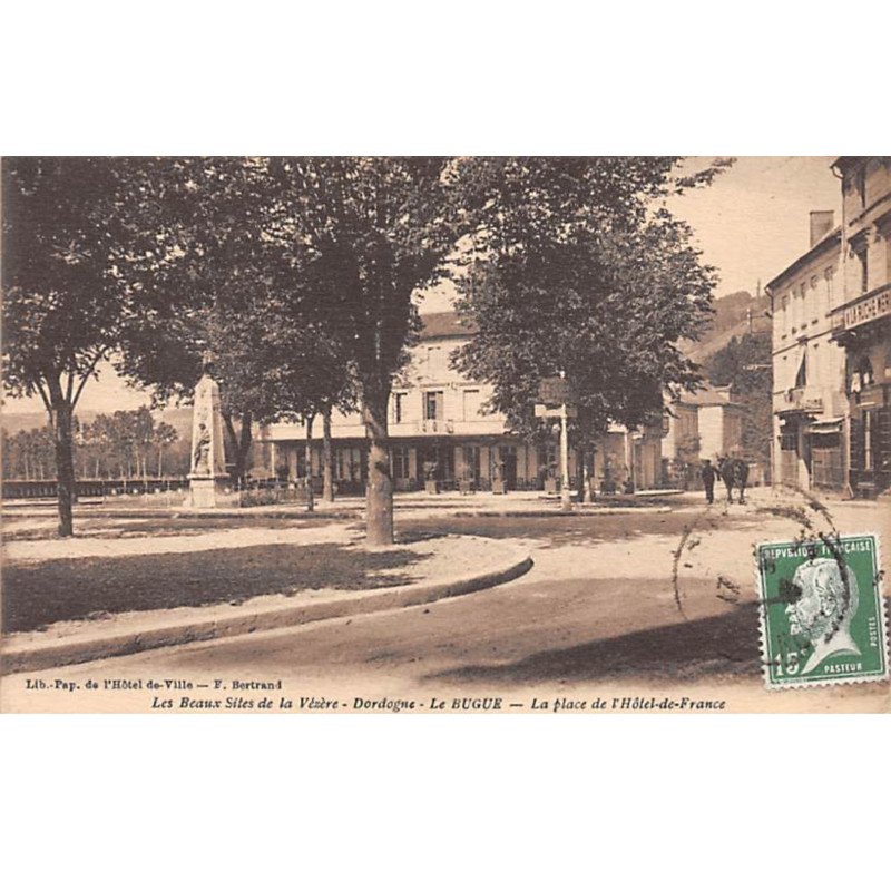 LE BUGUE - La Place de l'Hôtel de France - très bon état