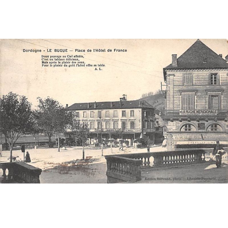 LE BUGUE - Place de l'Hôtel de France - très bon état